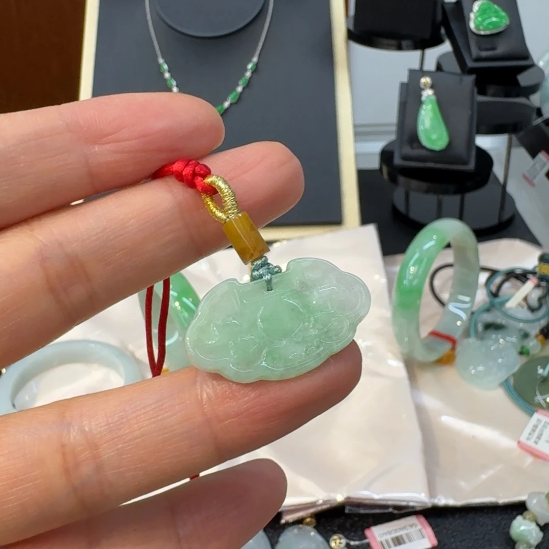 翡翠未镶嵌颈饰平安锁