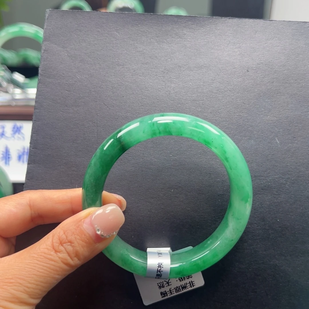 石英质玉（非洲翠）未镶嵌手镯