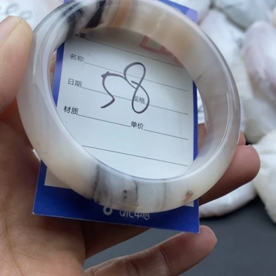 石英质玉未镶嵌手镯
