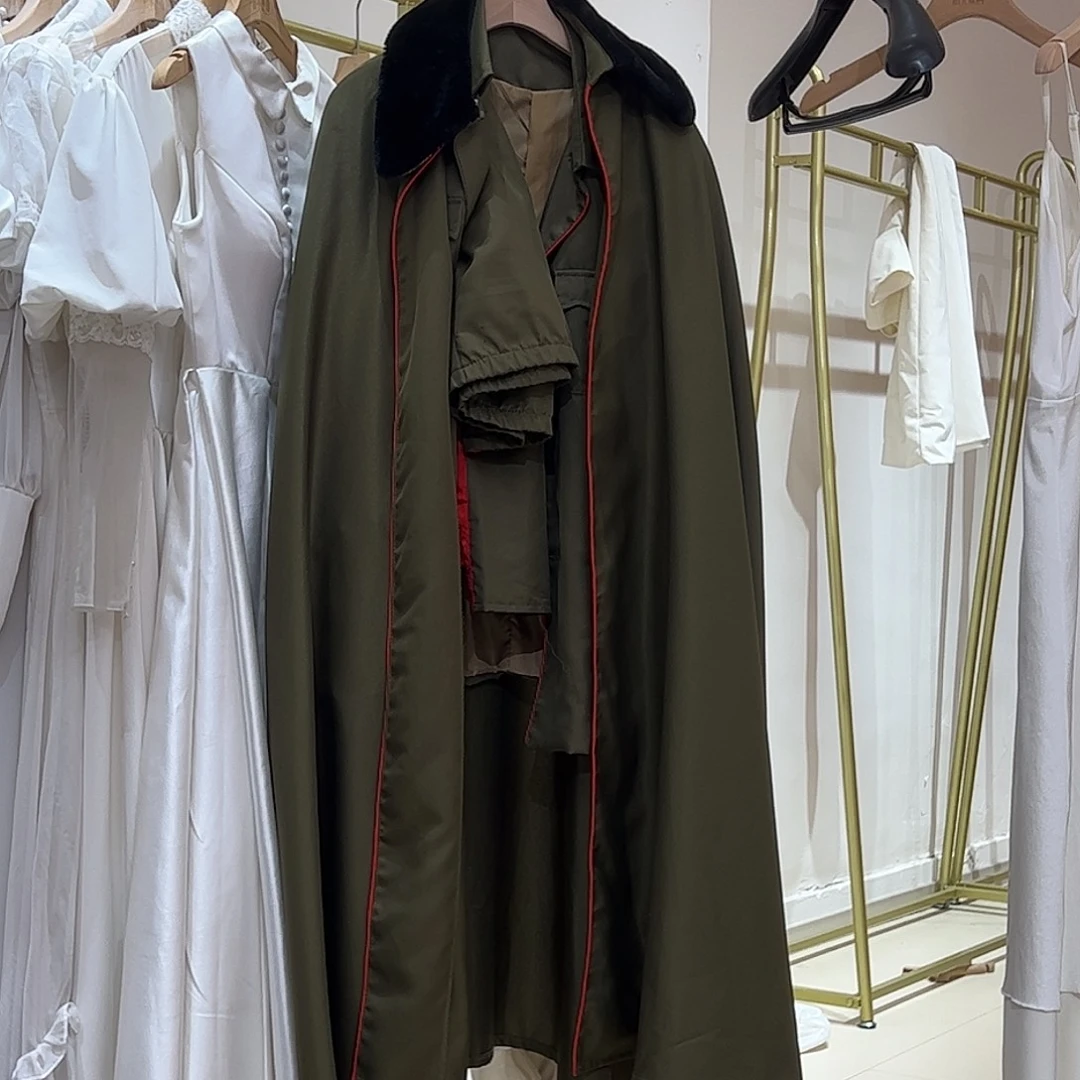 靴子，毛衣，腰带，披风，上衣裤子军阀