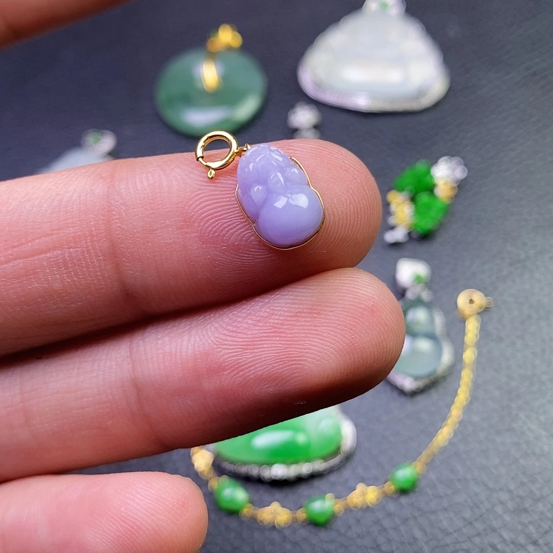 颈饰18K金镶嵌翡翠