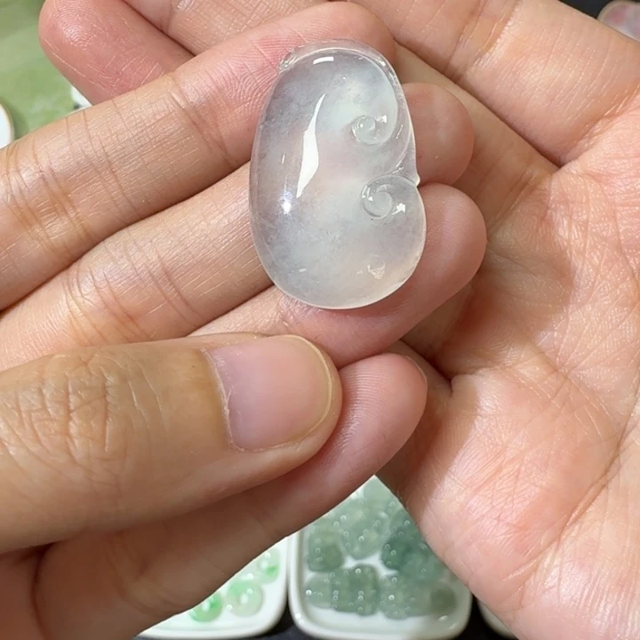 定制翡翠未镶嵌如意