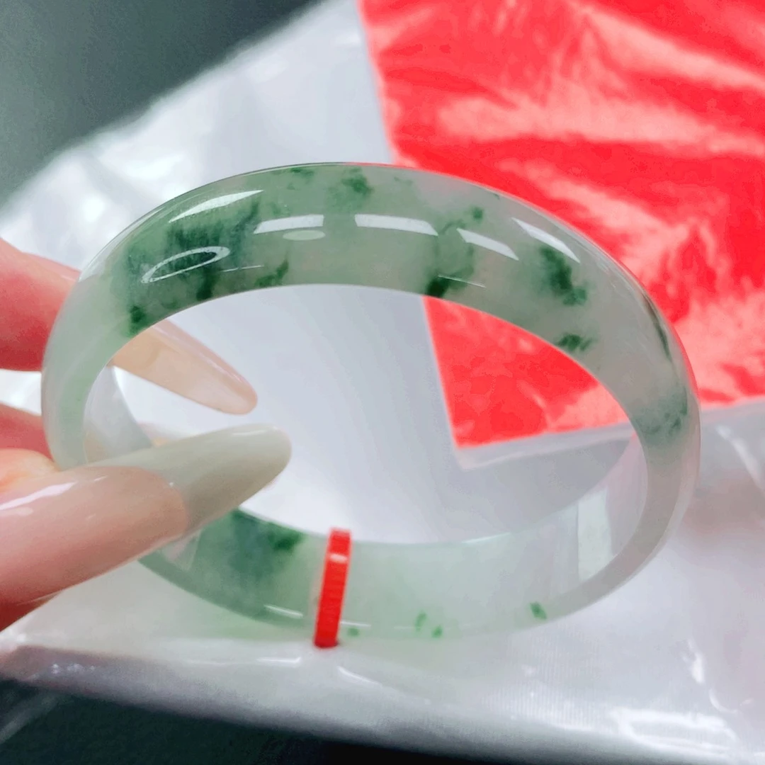 未镶嵌手镯翡翠48。