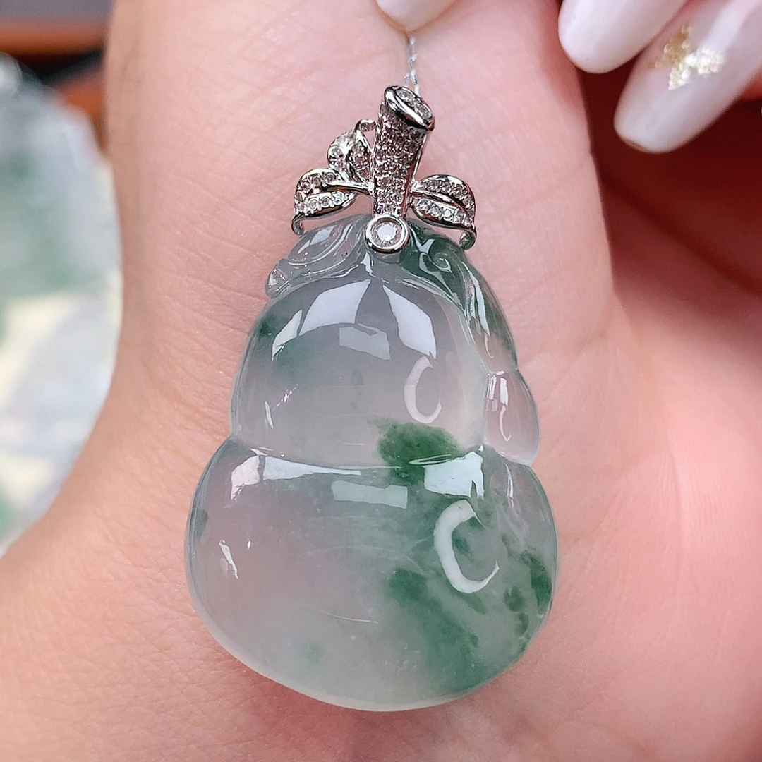 颈饰18K金镶嵌翡翠葫芦