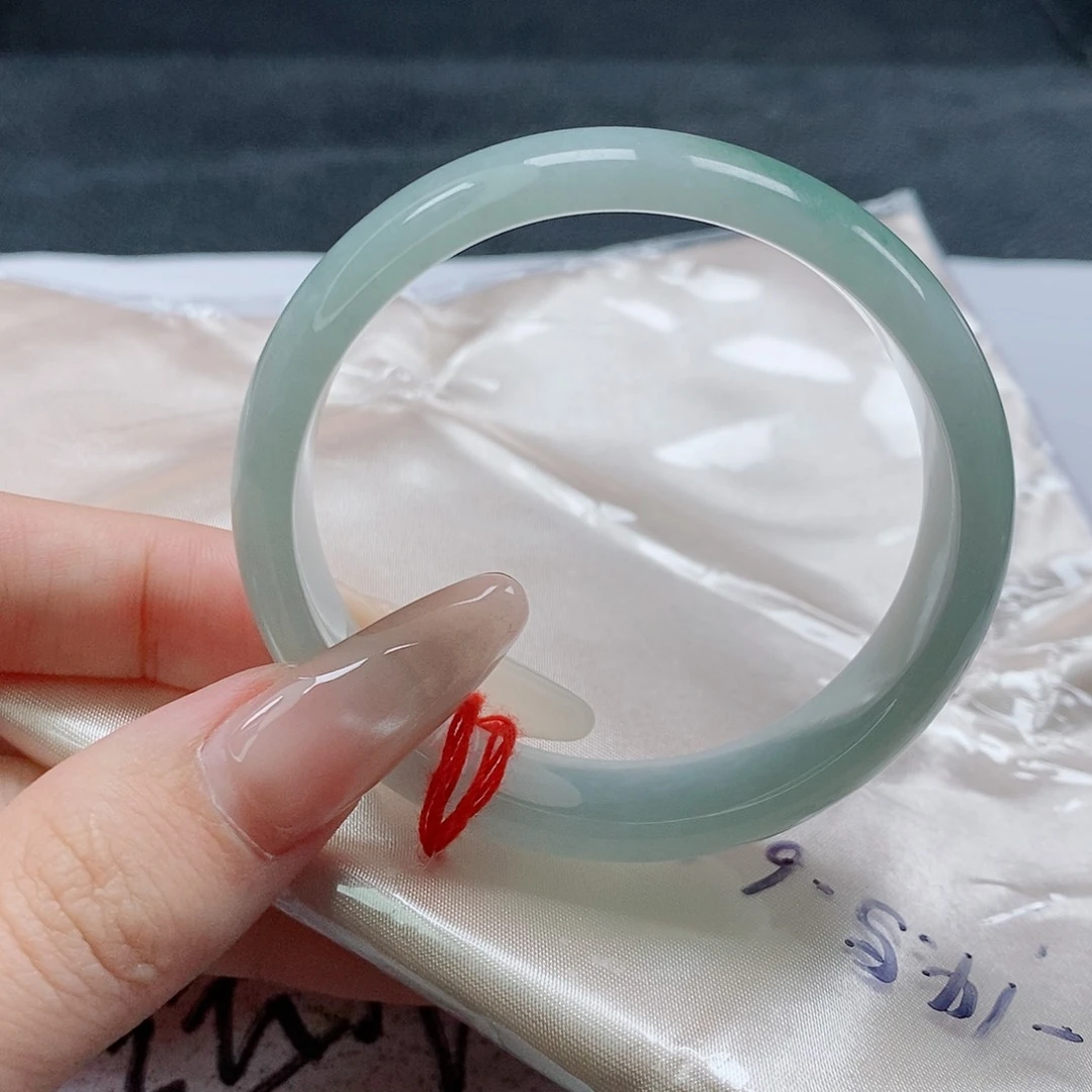 【闪购商品】未镶嵌手镯（贵妃镯）翡翠569号