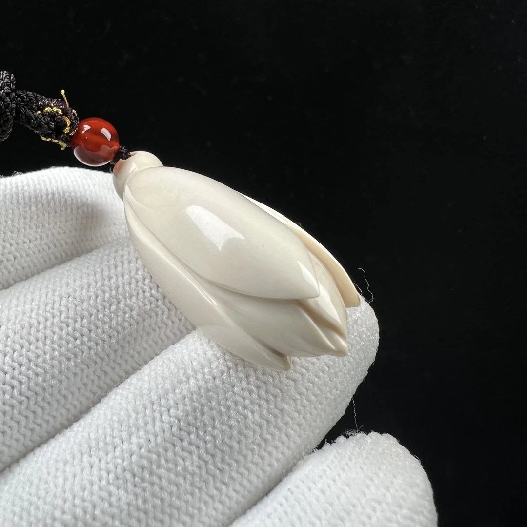 S5441天然猛犸牙玉兰花40x14mm支持鉴定假一赔四