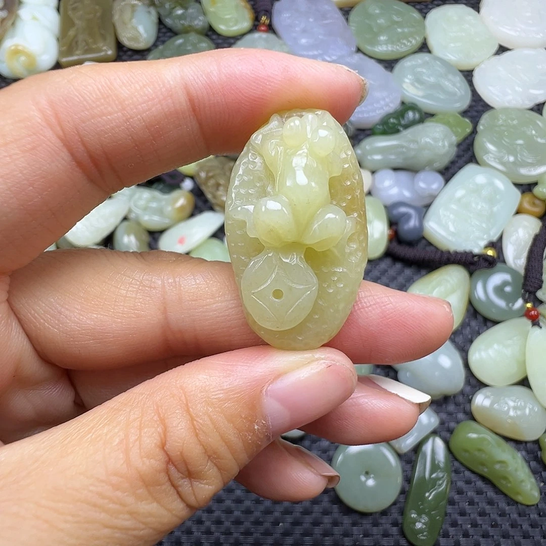 和田玉未镶嵌吊坠(赠链)卡35