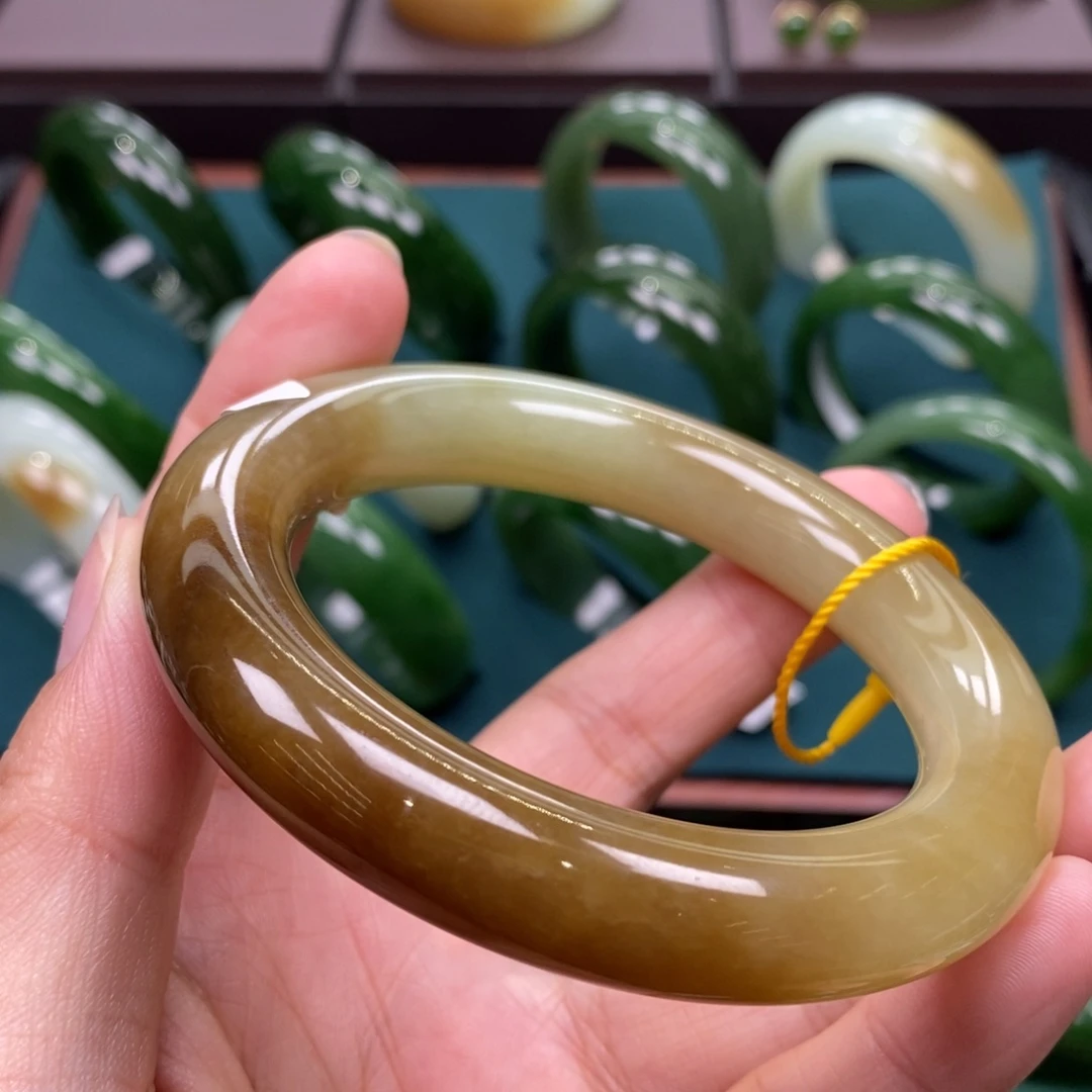 和田玉（碧玉）未镶嵌手镯