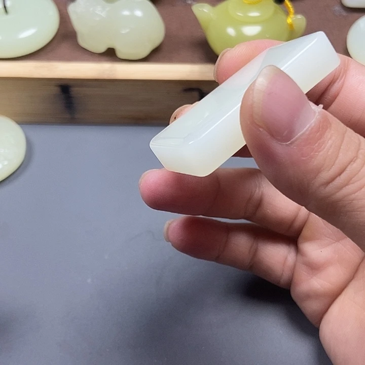 云***间和田玉（糖玉）未镶嵌车挂