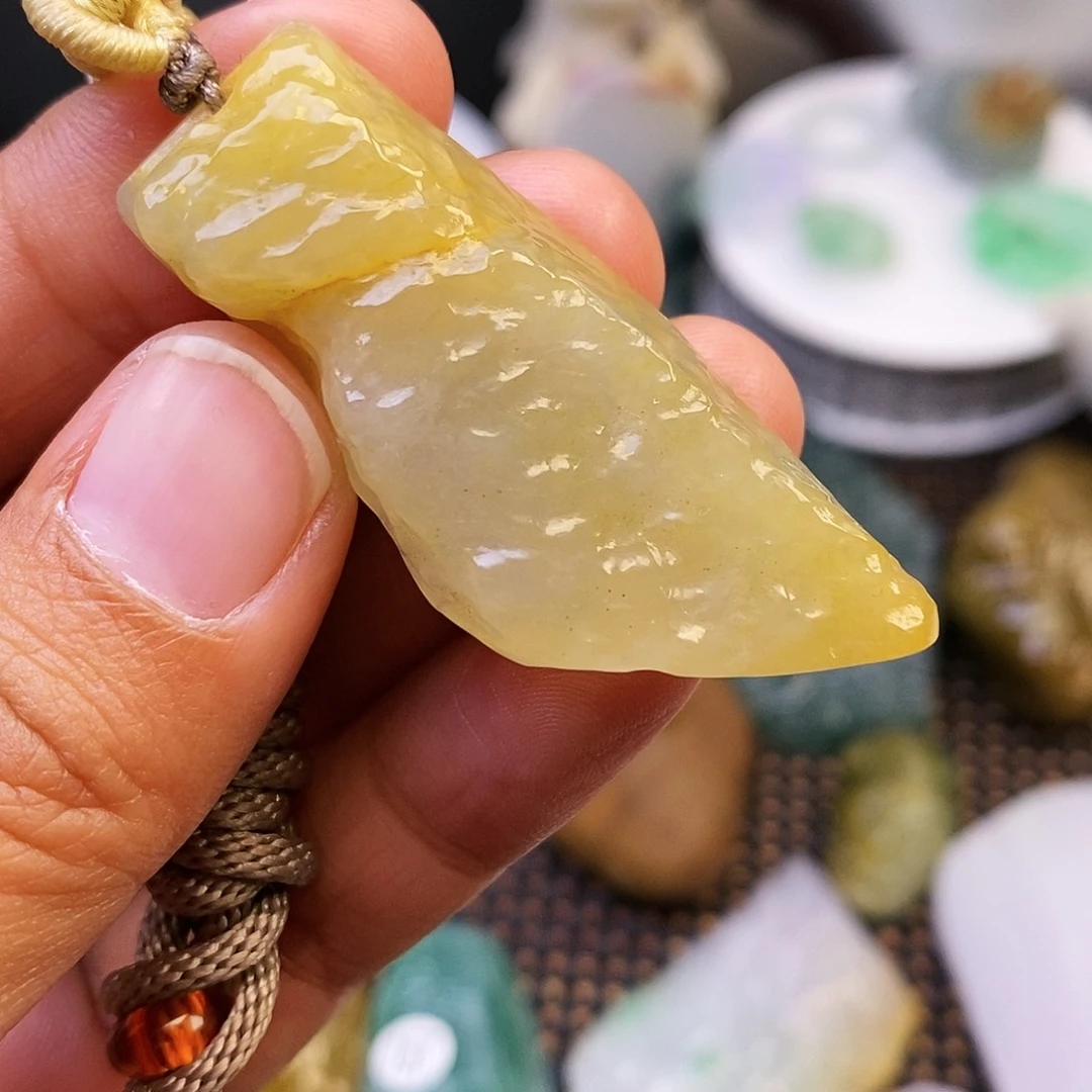 翡翠颈饰未镶嵌路*翡翠