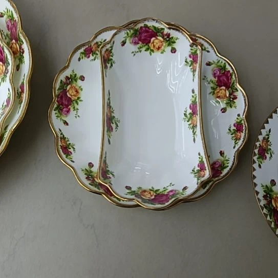 巴***丽红拍8船盘红8.5南瓜盘各两个