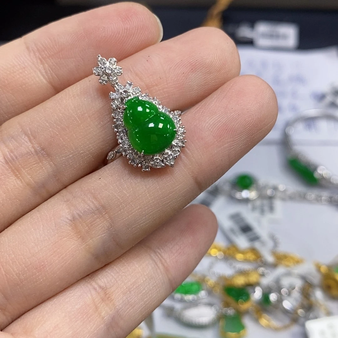 【闪购商品】颈饰18K金镶嵌翡翠宝*?戒指