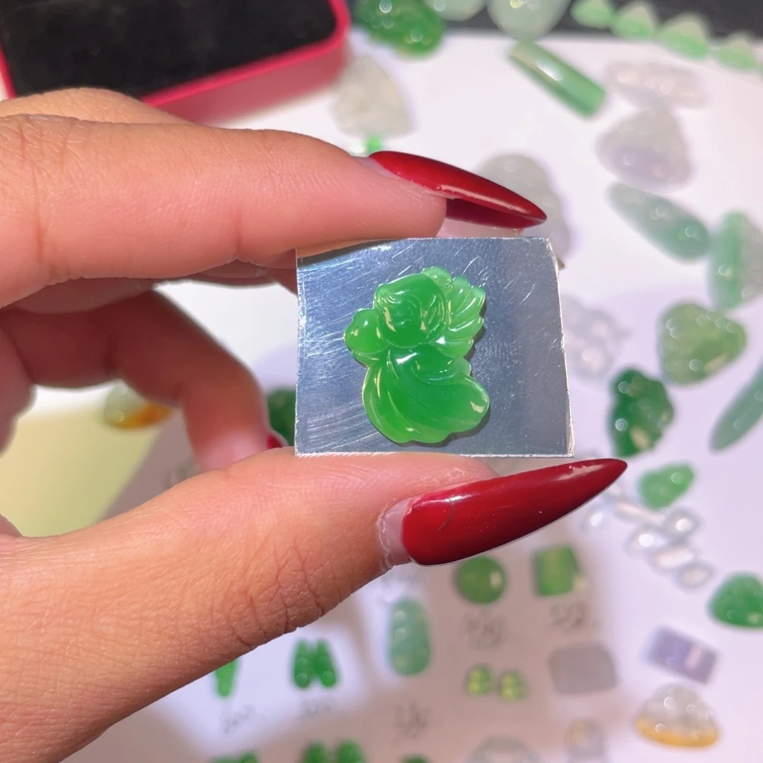 翡翠未镶嵌颈饰裸石