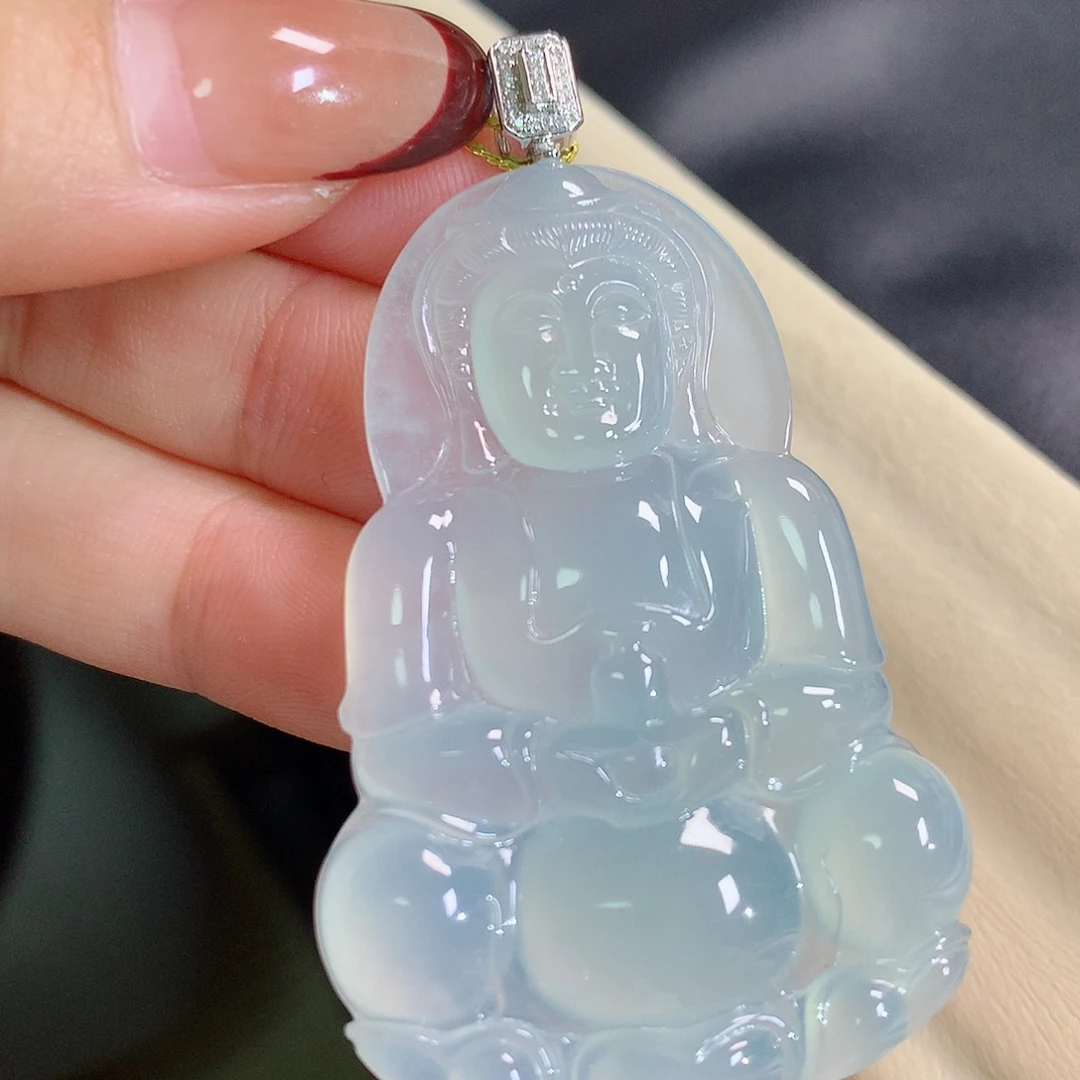 翡翠18K金镶嵌颈饰观音