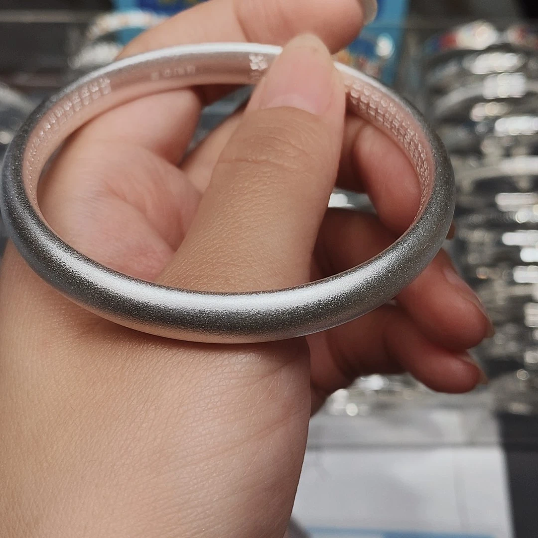 无足银泥鳅背手镯58