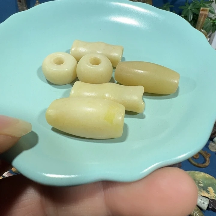 透闪石质玉未镶嵌挂件