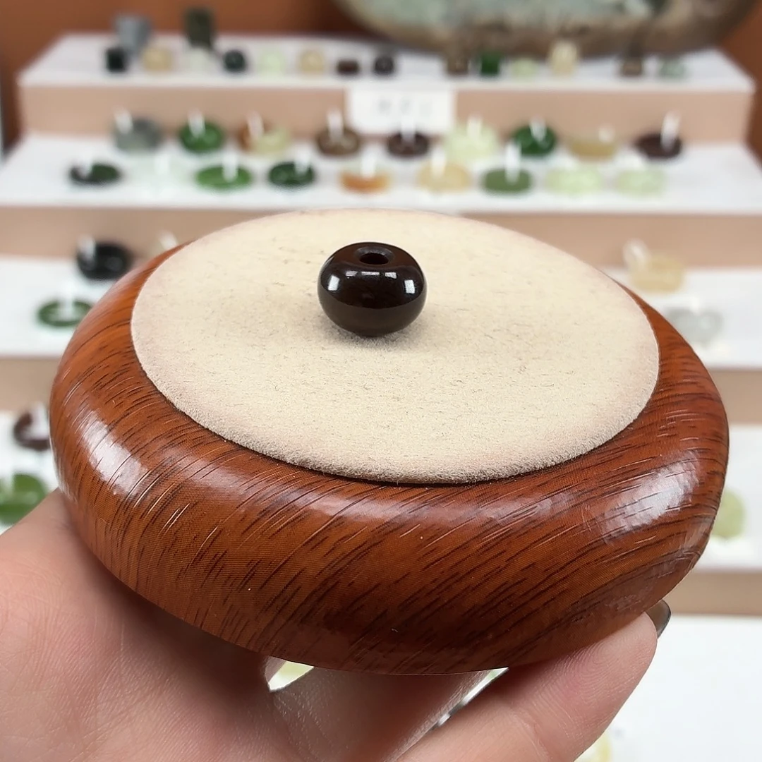 。****和田玉未镶嵌戒指