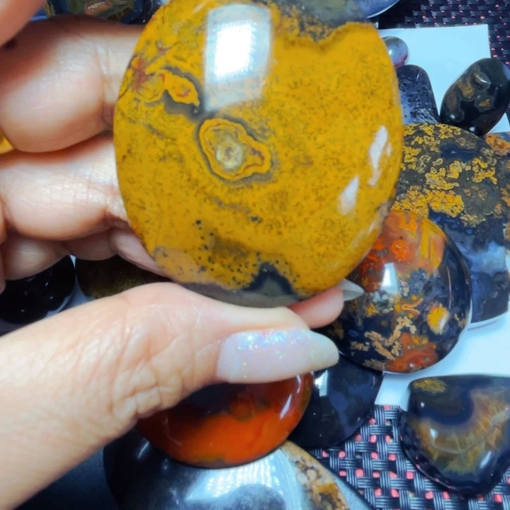 青***峰玛瑙/玉髓玛瑙未镶嵌