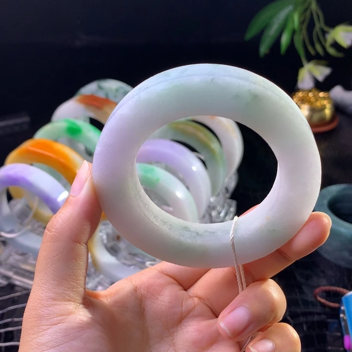 定制翡翠未镶嵌手镯