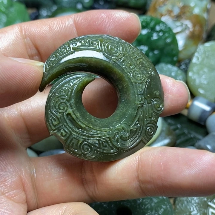 和田玉未镶嵌颈饰