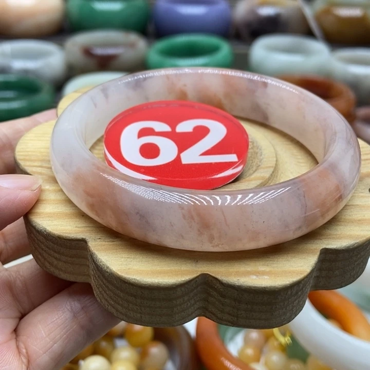 未镶嵌手镯石英质玉