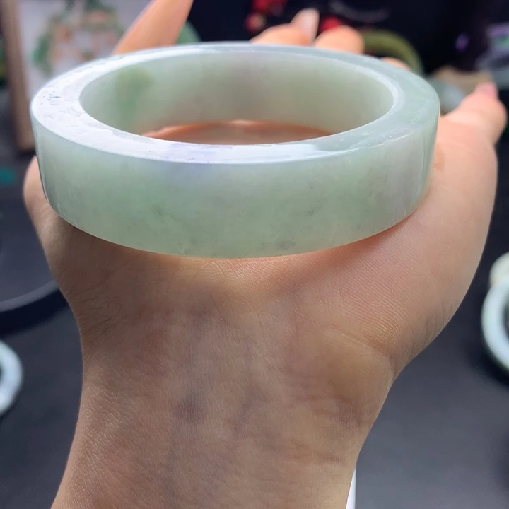定制翡翠未镶嵌手镯