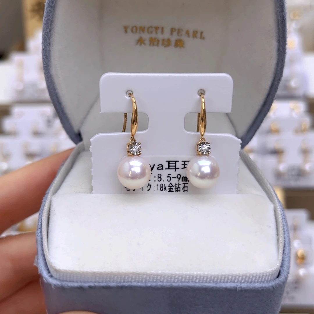 18K金镶嵌海水珍珠耳饰
