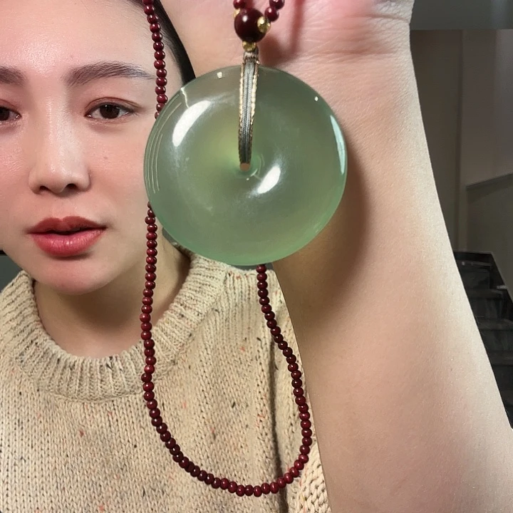 庆***庆蛇纹石玉未镶嵌颈饰