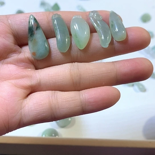 翡翠未镶嵌吊坠(不含链)吊坠