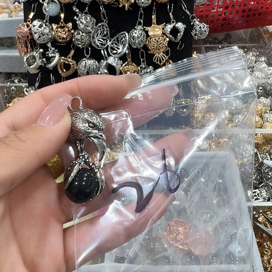 滋***8未镶嵌颈饰紫晶粉