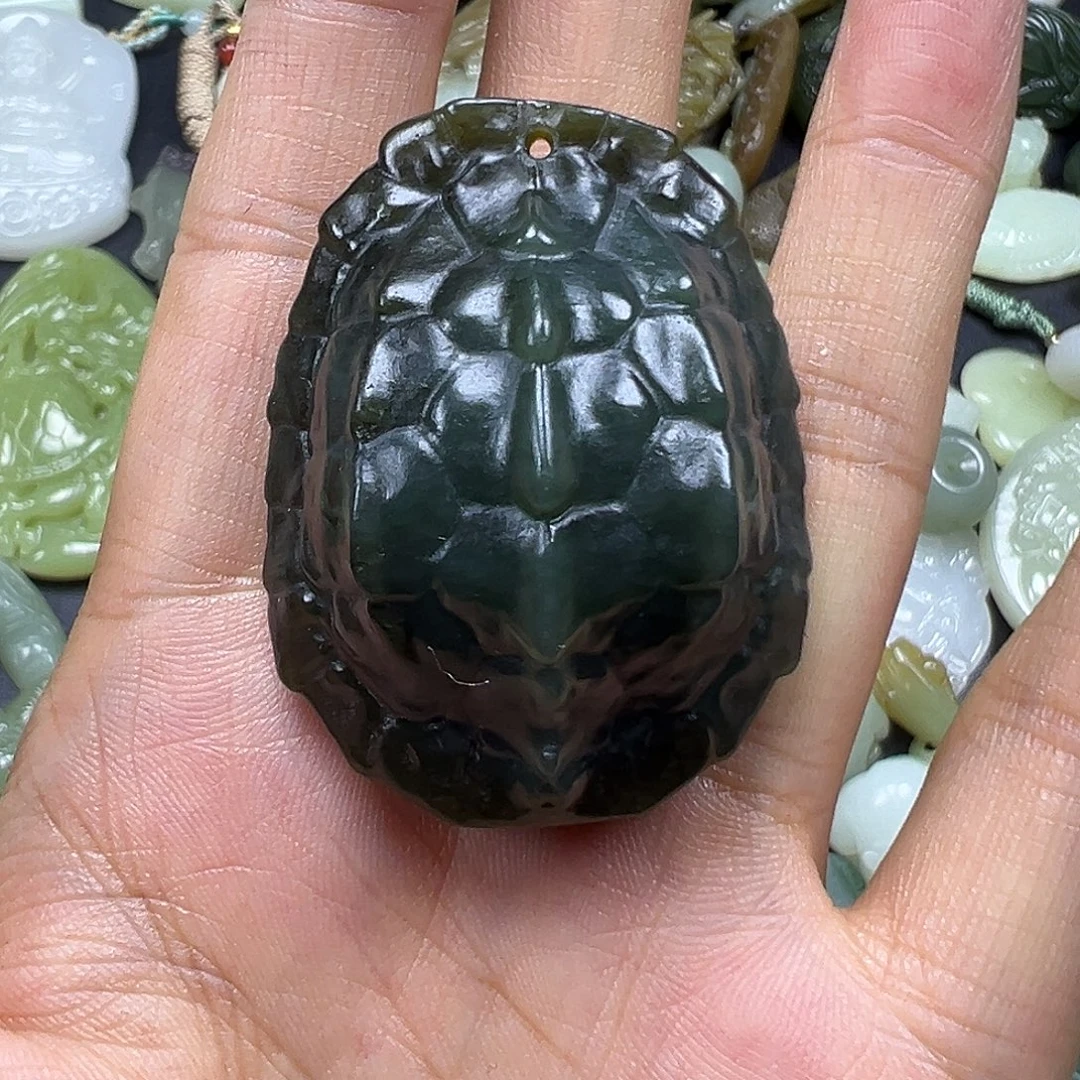 颈饰未镶嵌和田玉底部有裂