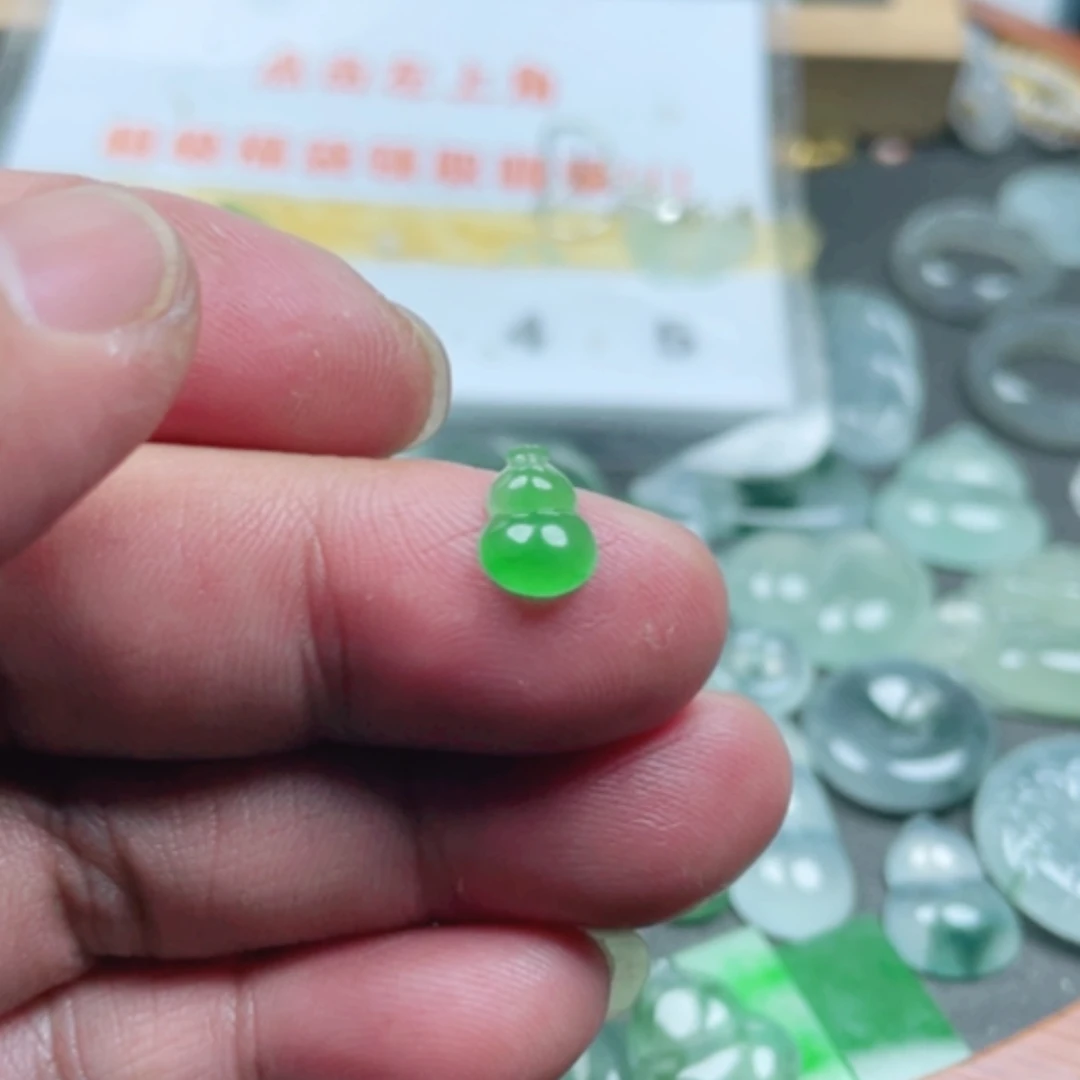 【闪购商品】翡翠颈饰未镶嵌暖***?翡翠