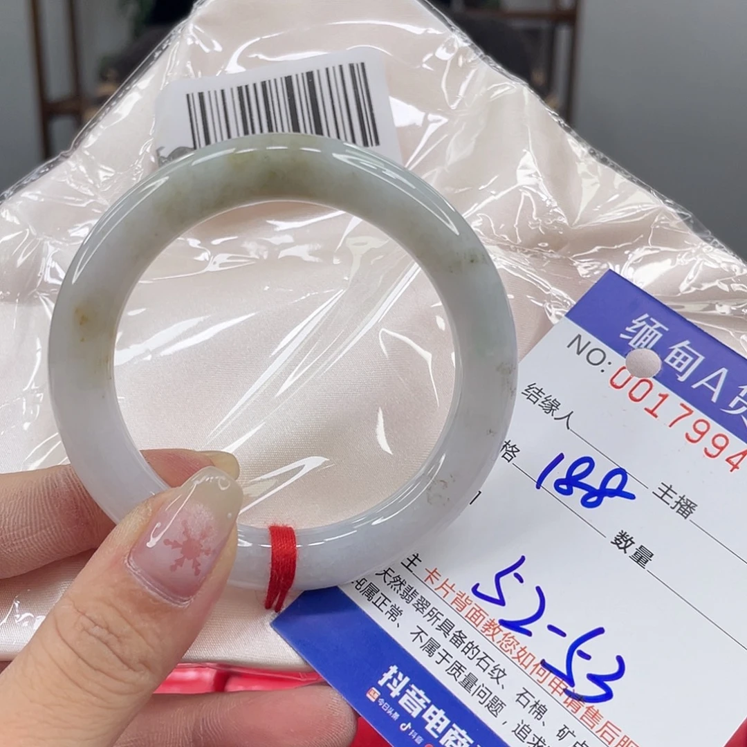 翡翠未镶嵌手镯微