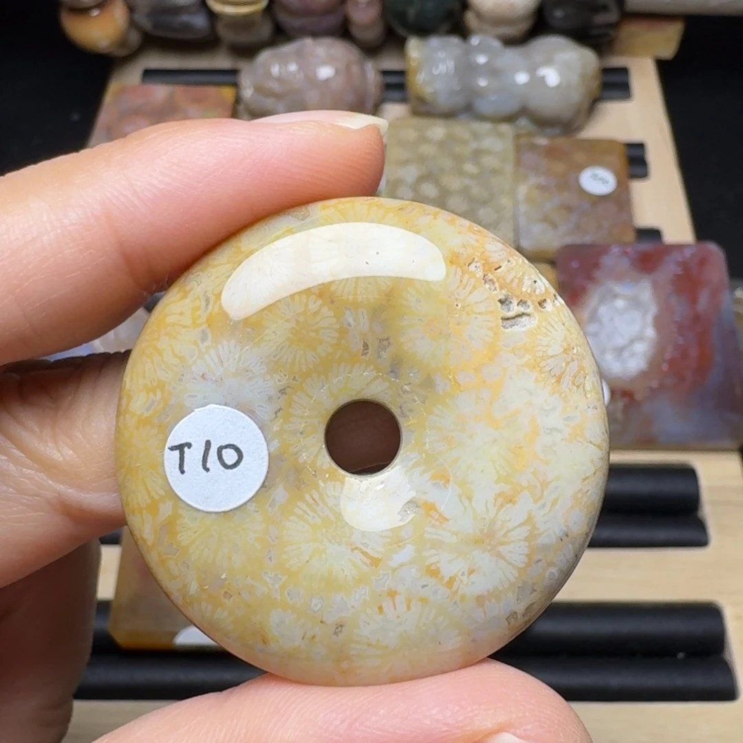 硅化玉未镶嵌黄绿花，有包容