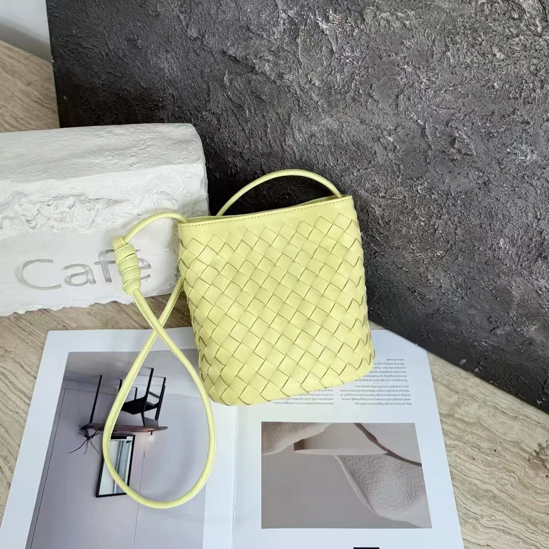 羊皮手工编织水桶包春夏新款小众简约轻奢女士单肩斜跨时尚百搭