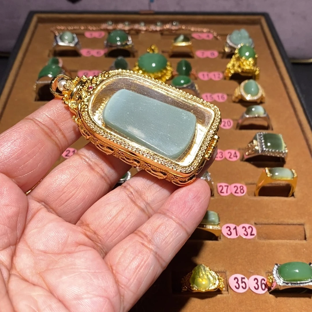 白***地和田玉（碧玉）未镶嵌颈饰