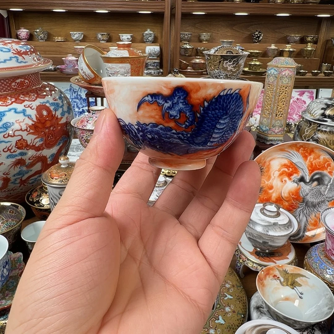 青花龙纹矾红云主人杯