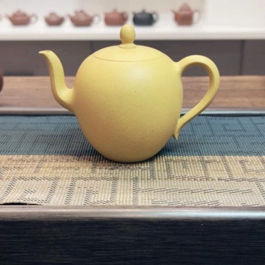 茶壶紫砂黄龙山原矿大水潭本绿半手工（200 cc）