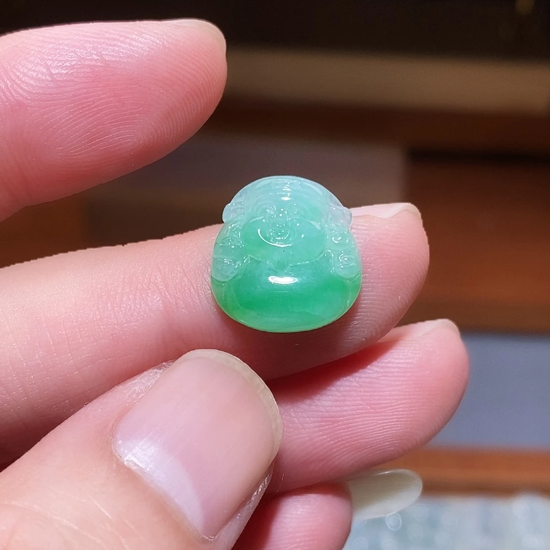 翡翠未镶嵌颈饰财神