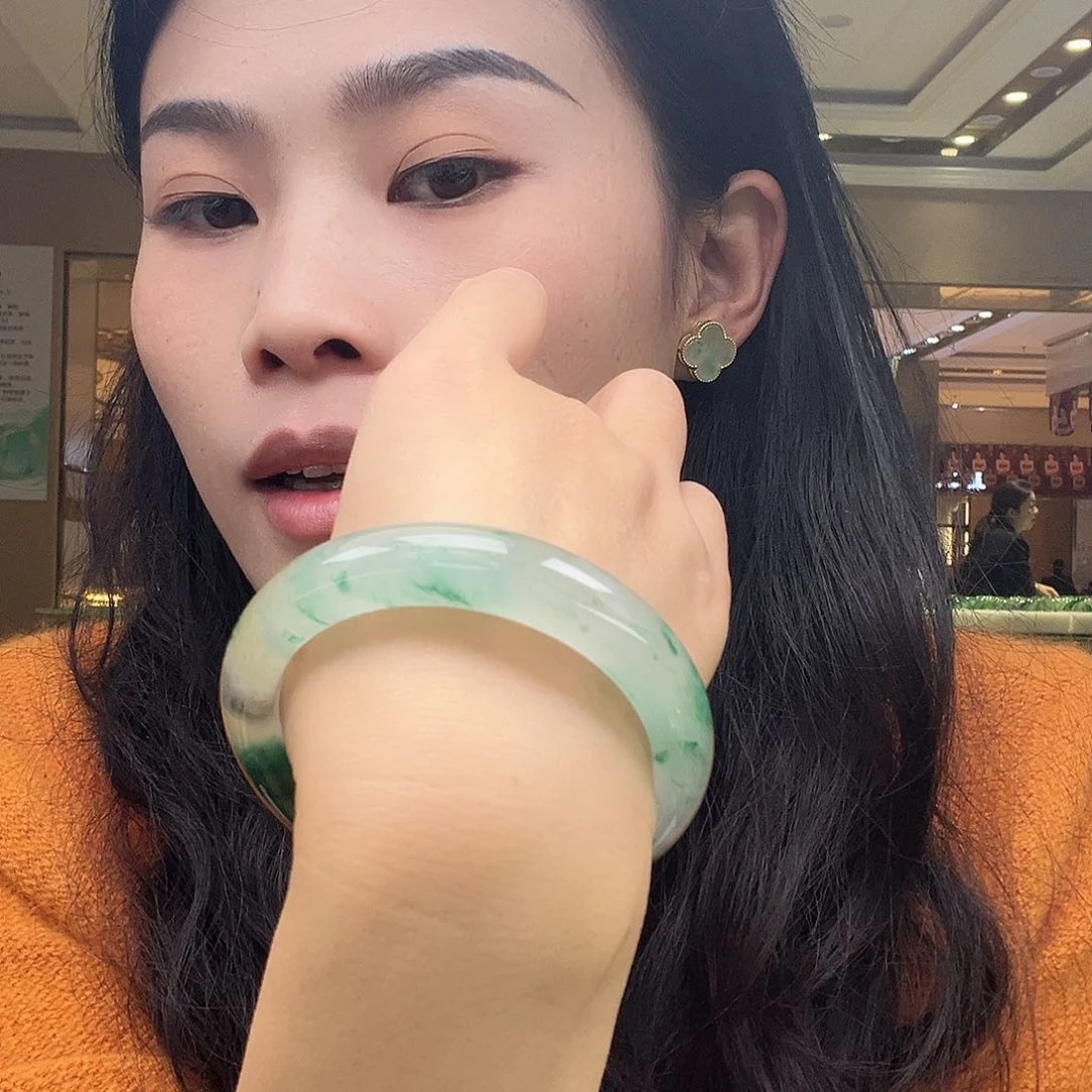 未镶嵌手镯石英质玉（非洲翠）