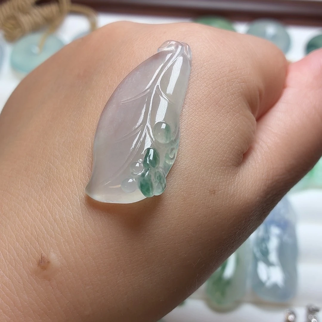 颈饰未镶嵌翡翠木那白冰飘兰花事业有成