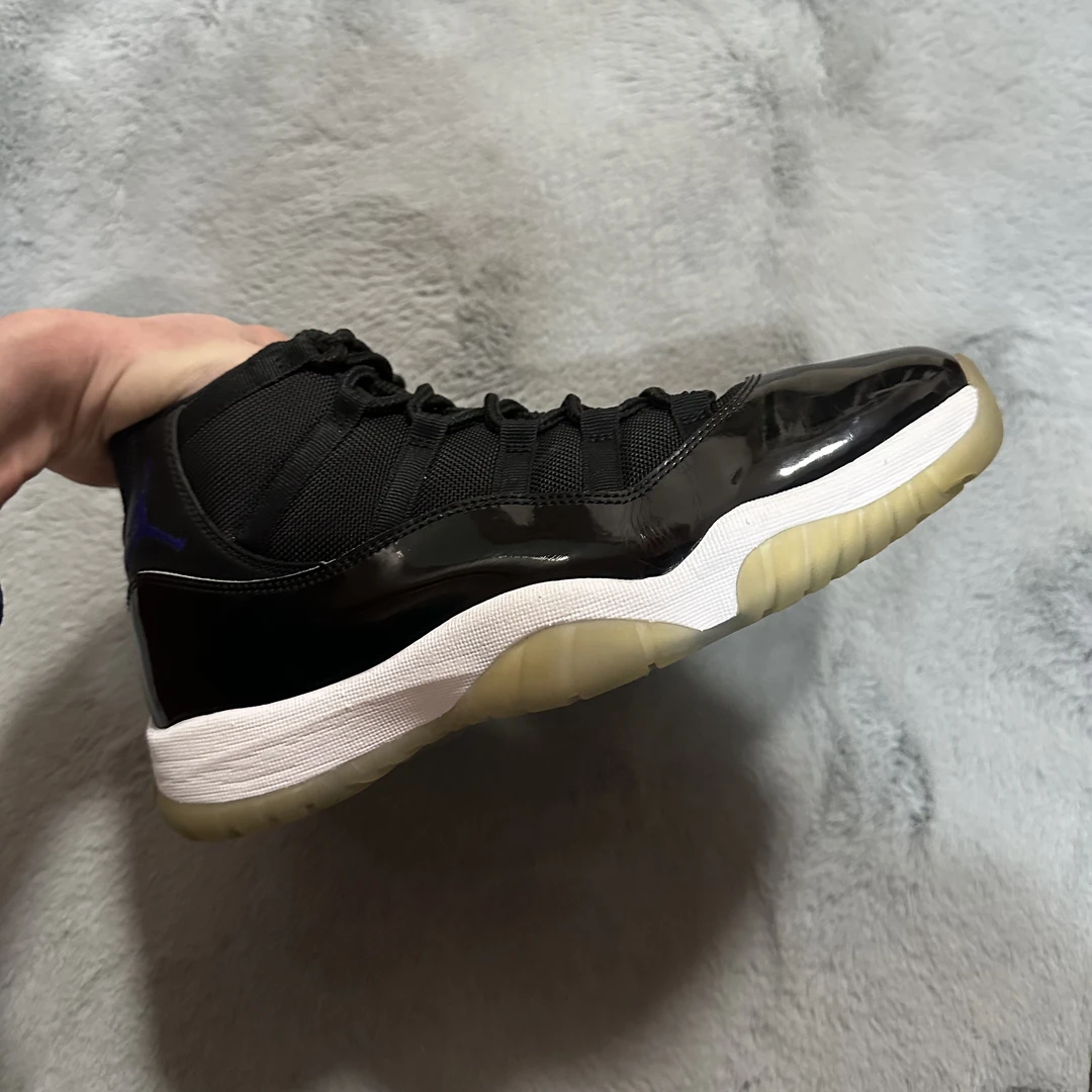 44码 aj11大灌篮 95新 鞋底磨损小 鞋面新 气垫完好 中古篮球鞋