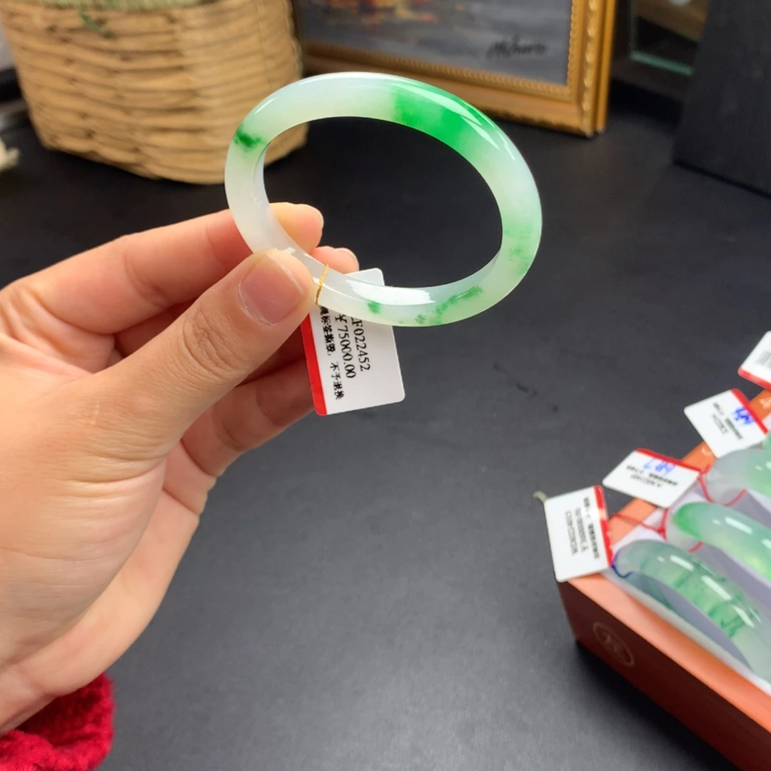 翡翠手镯未镶嵌52贵妃