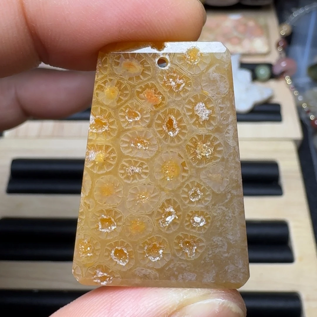未镶嵌纯天然色有机玉石保真色硅化玉