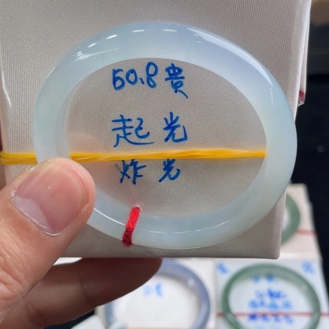 翡翠手镯未镶嵌翡翠手镯