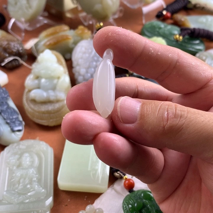 和田玉未镶嵌颈饰