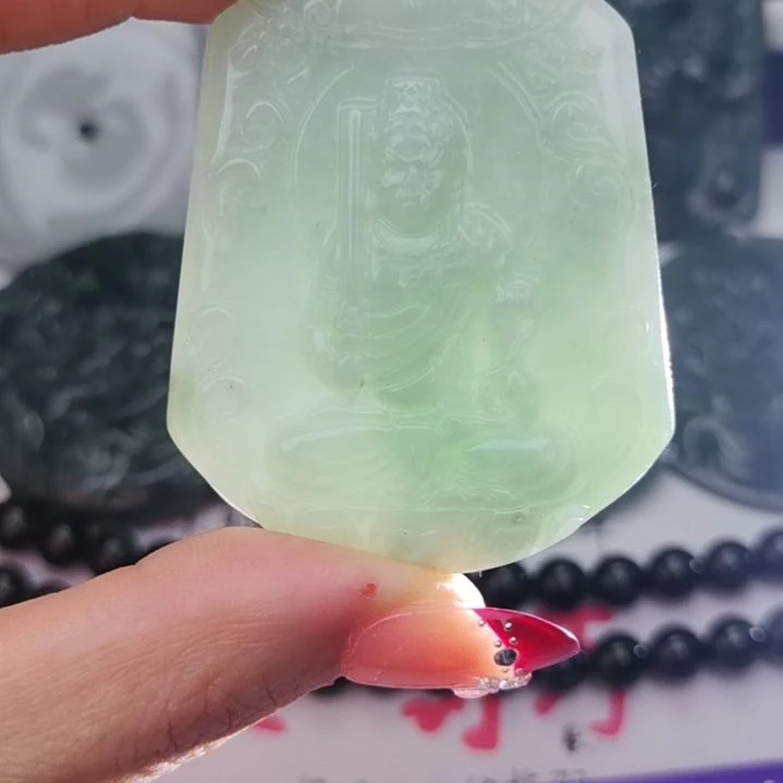 翡翠颈饰未镶嵌天然的A货翡翠