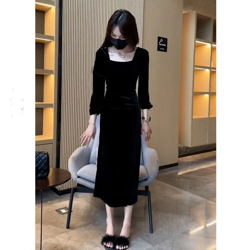 法式方领丝绒连衣裙女2025秋冬新款赫本风小黑裙收腰显瘦打底长裙