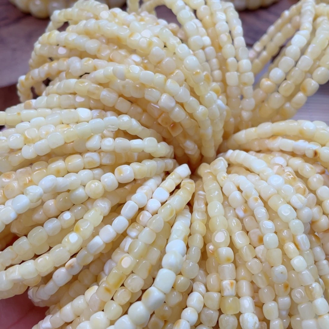 蜜蜡未镶嵌手串多样性发其中一个