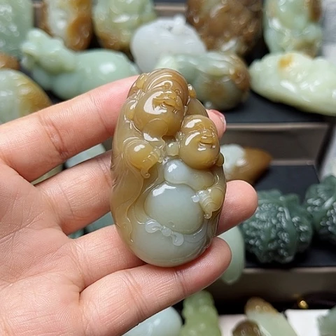 和田玉未镶嵌颈饰小**头